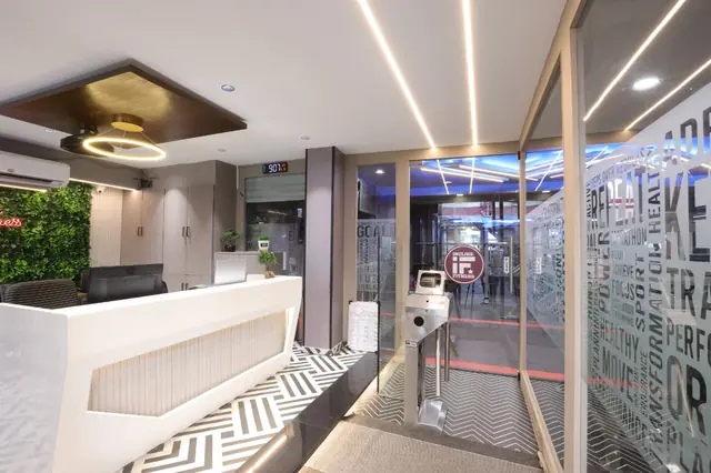 Entrance and reception - Incline Fitness, Mazgaon