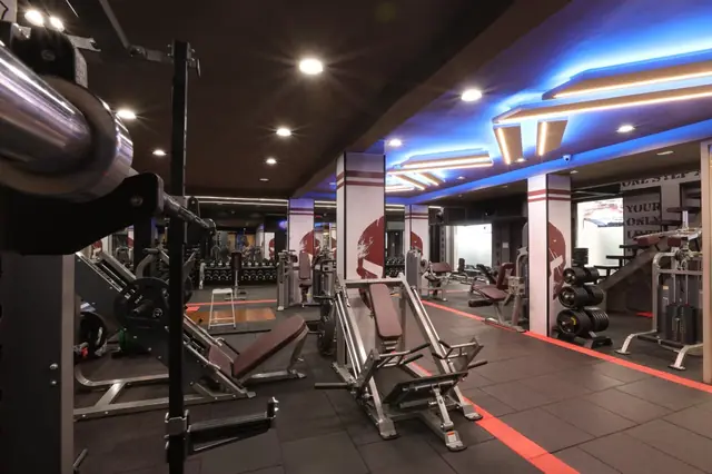 Leg press and lower-body machines - Incline Fitness, Mazgaon